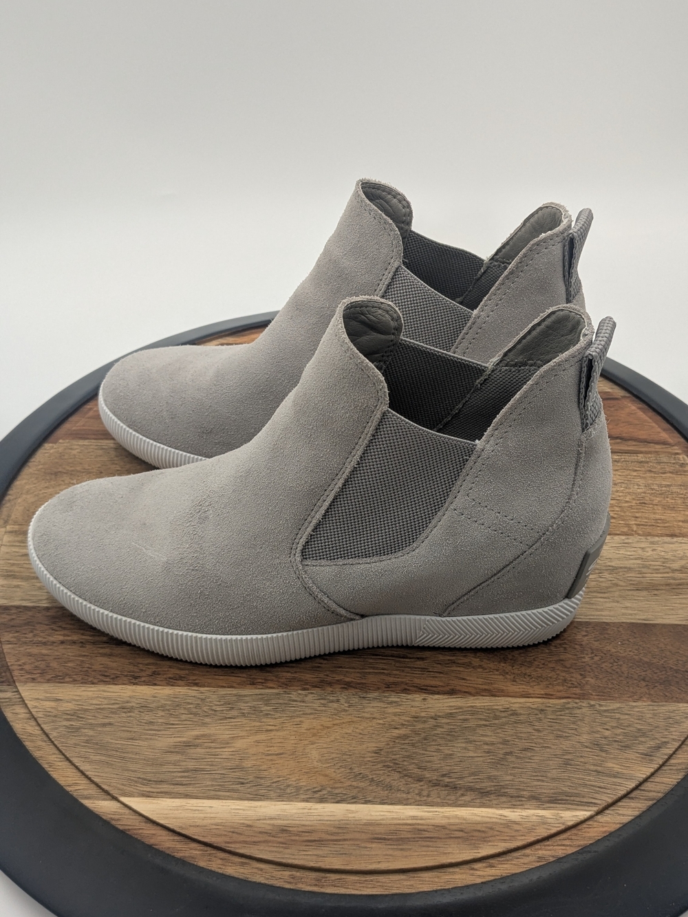 Sorel Out N About Chelsea Waterproof Suede Boots Gray NWOB Women’s 8.5